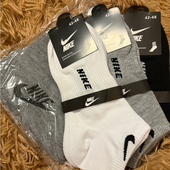 Nike Other - Nike Bundle 3 Pair of Socks and A Beanie